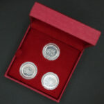 مدال یادبود سی امین سالگرد انقلاب اسلامی با جعبه فابریک و شناسنامه